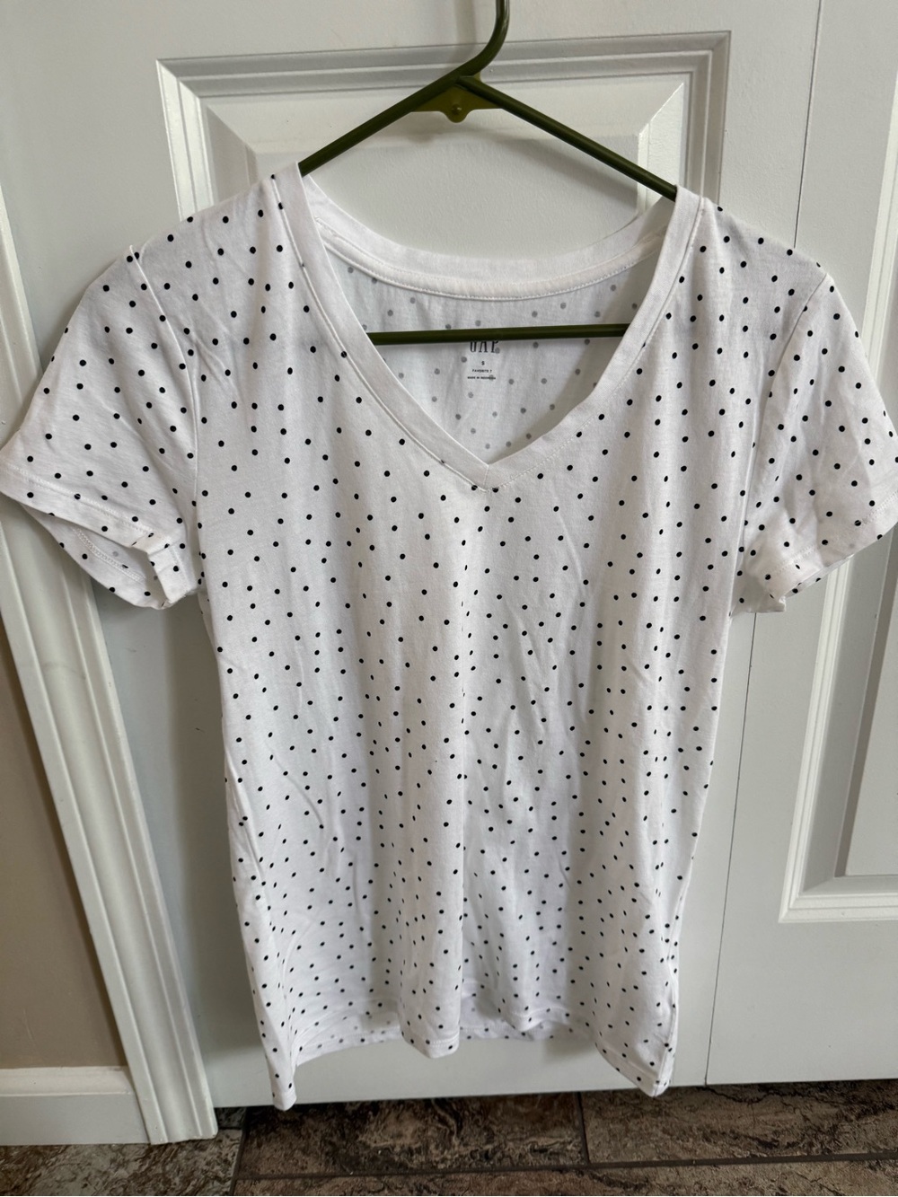 GAP White V-Neck Tee with Black Polka Dots